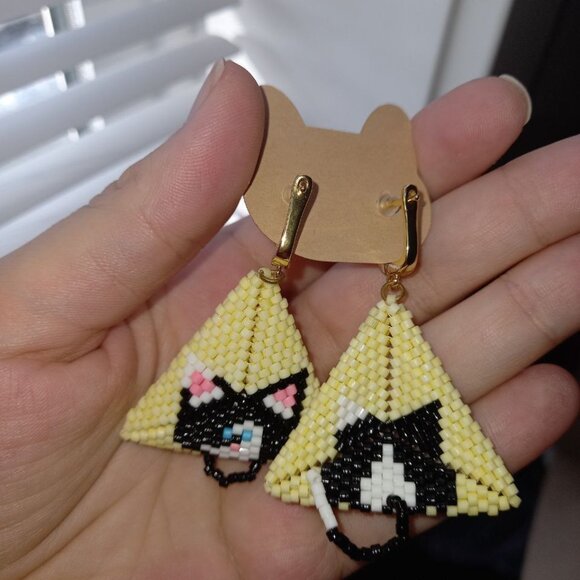 Luxury Thomas the Cat 🐾 Double-Sided Beaded Earrings • 18K Gold Plated •3D Tail - Picture 4 of 9